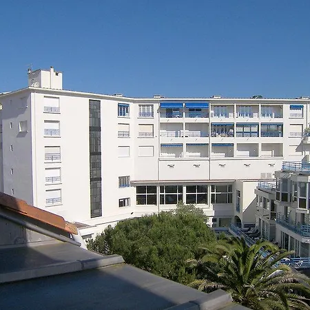 La Rhune Apartment *