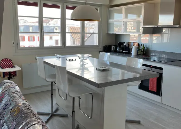 La Rhune Apartment *